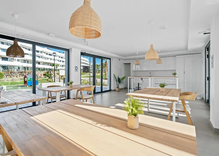 Perfect For Families & Remote Workers - Selwo, Apartment *